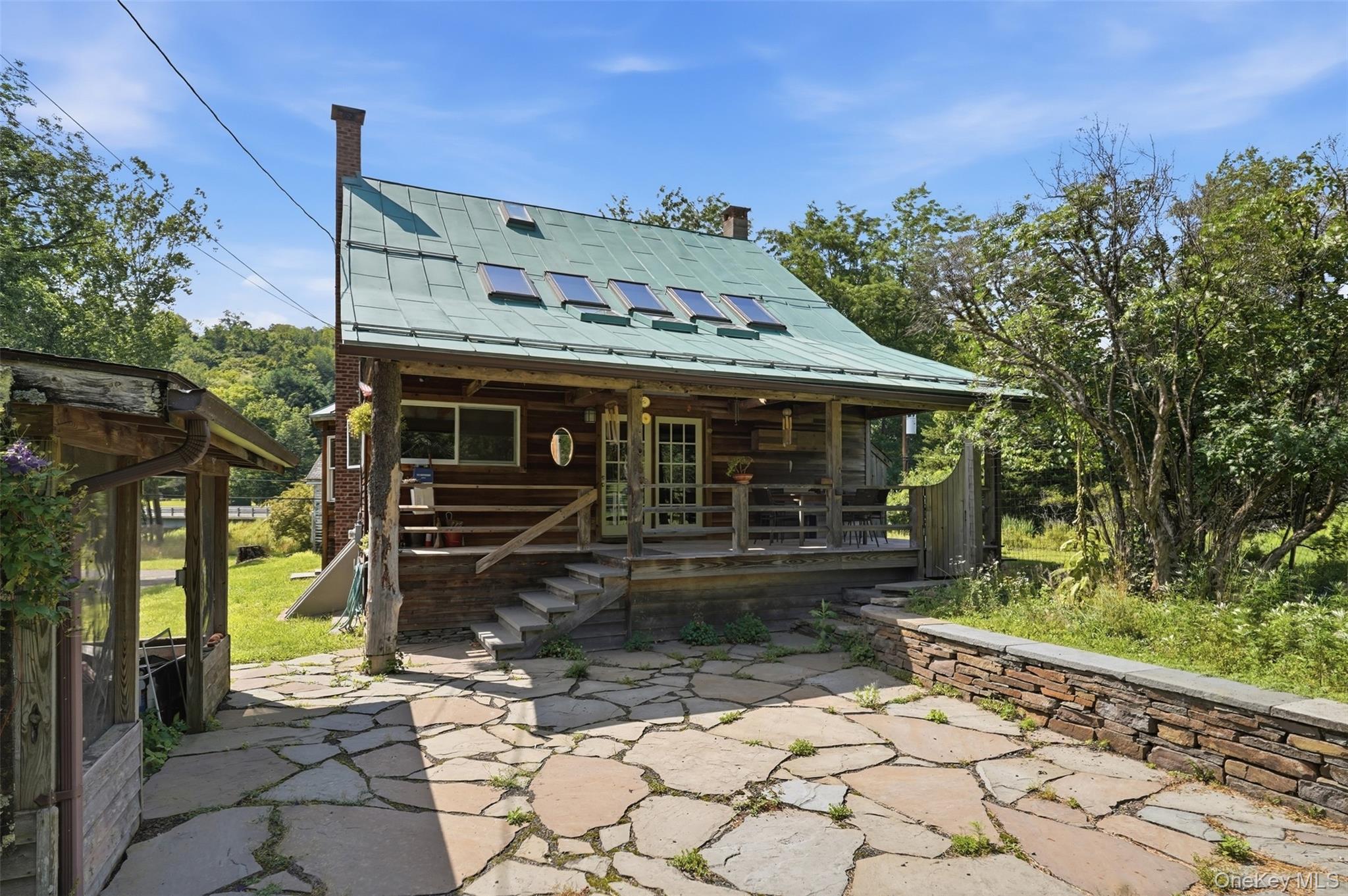 736 Sundown Road – For Sale photo 2