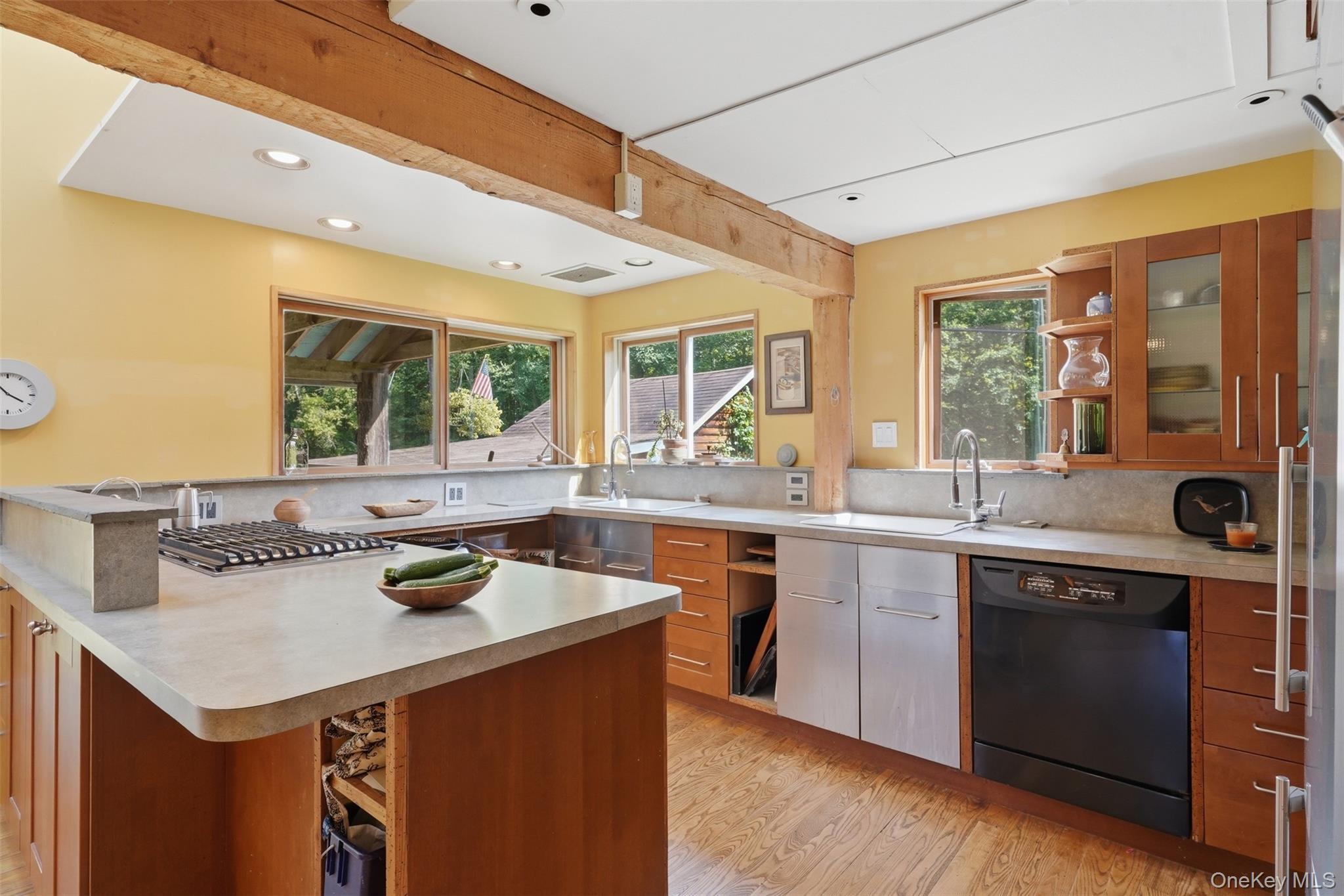 736 Sundown Road – For Sale photo 12