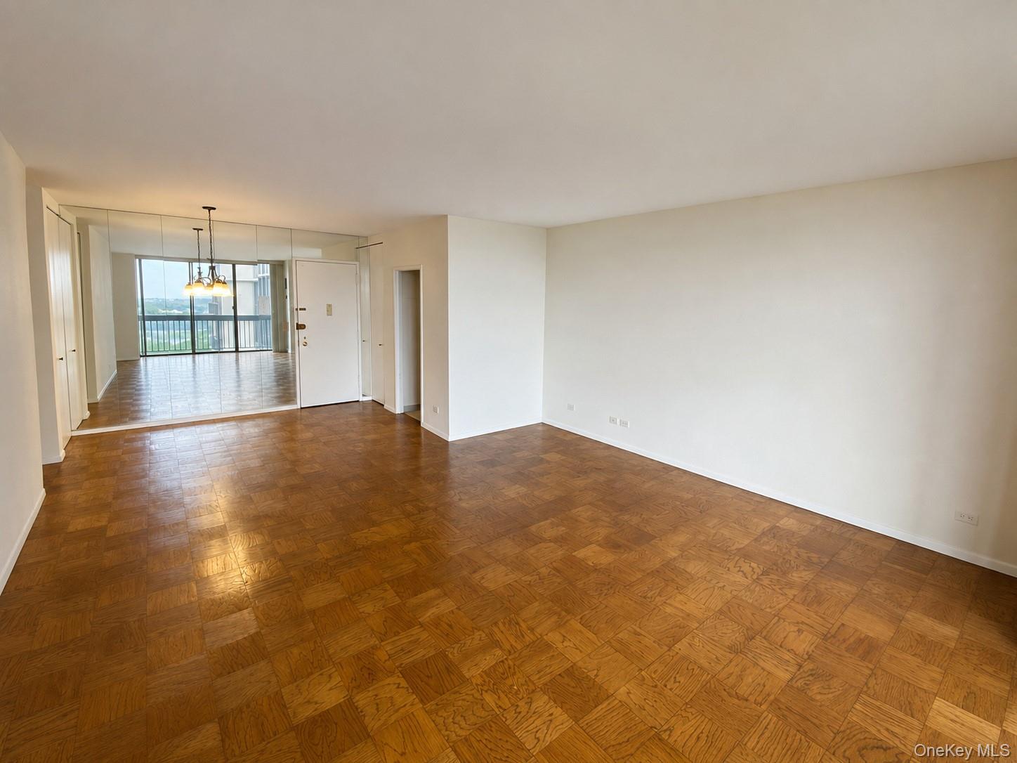 27110 Grand Central Parkway, Unit 25Y photo 2