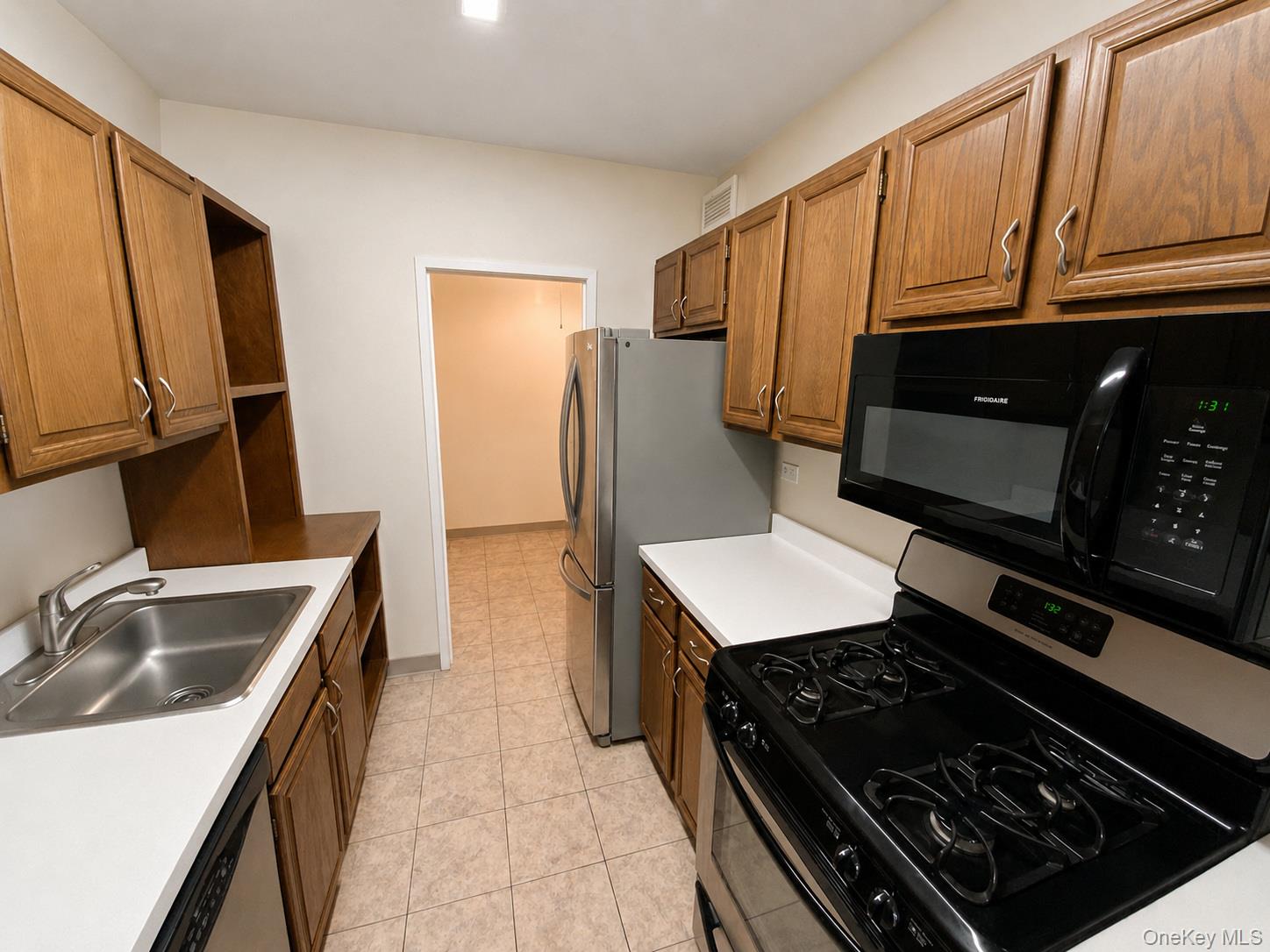 27110 Grand Central Parkway, Unit 25Y photo 10