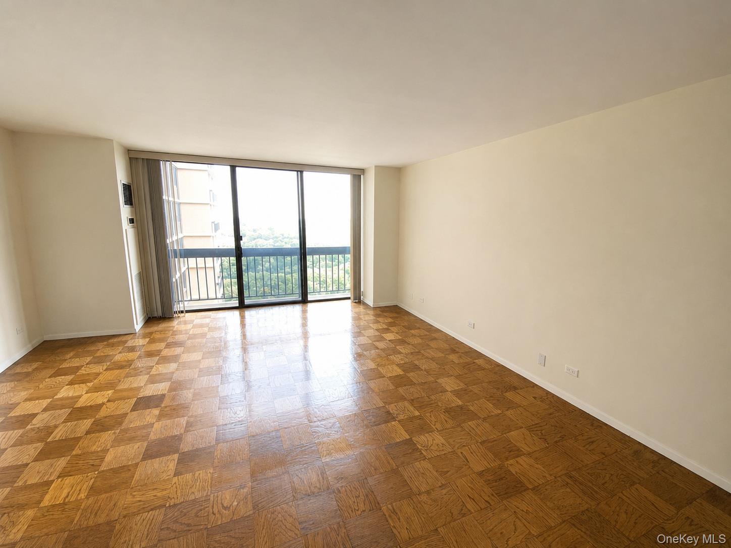 27110 Grand Central Parkway, Unit 25Y photo 4