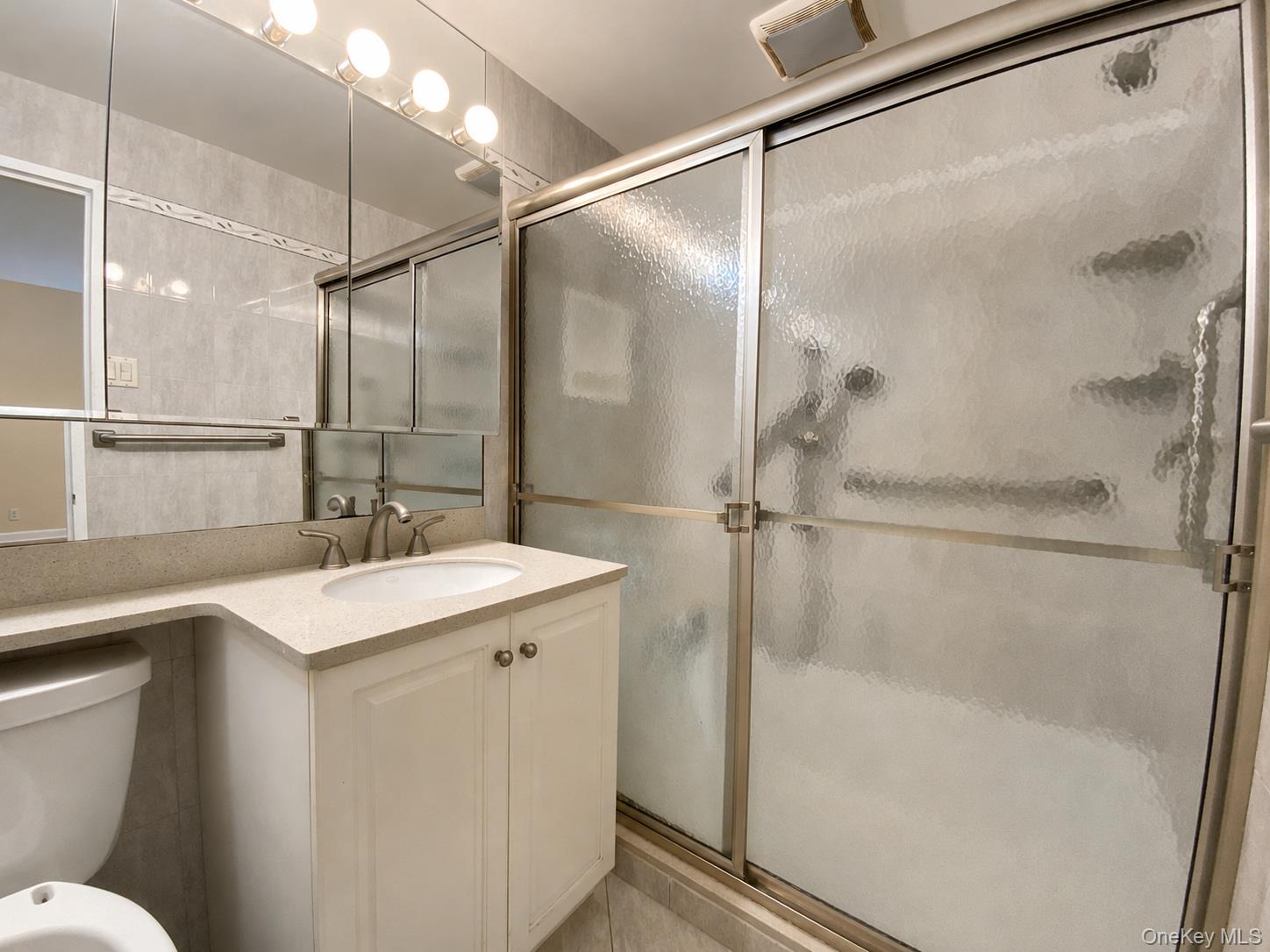 27110 Grand Central Parkway, Unit 25Y photo 16
