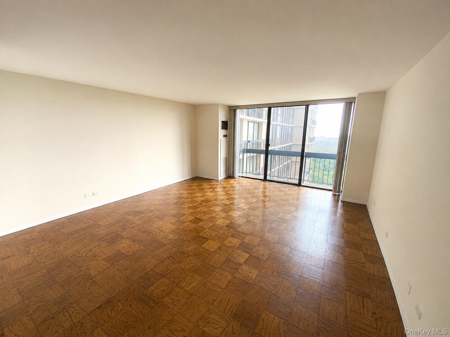 27110 Grand Central Parkway, Unit 25Y photo 5