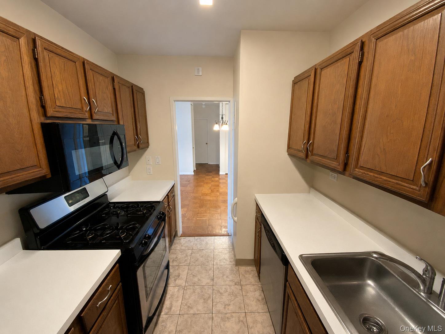 27110 Grand Central Parkway, Unit 25Y photo 11