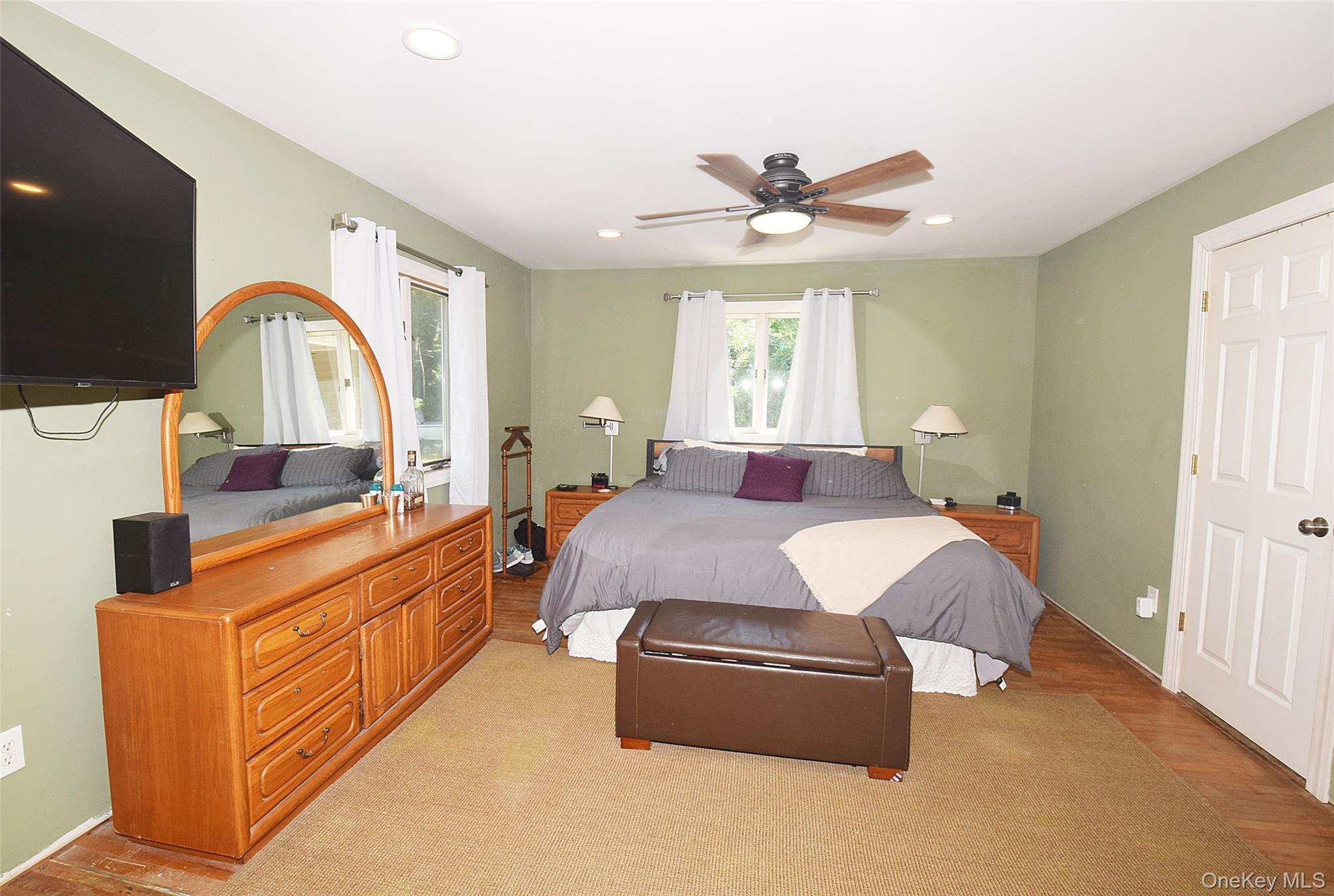 587 Johnson Avenue – For Sale photo 8