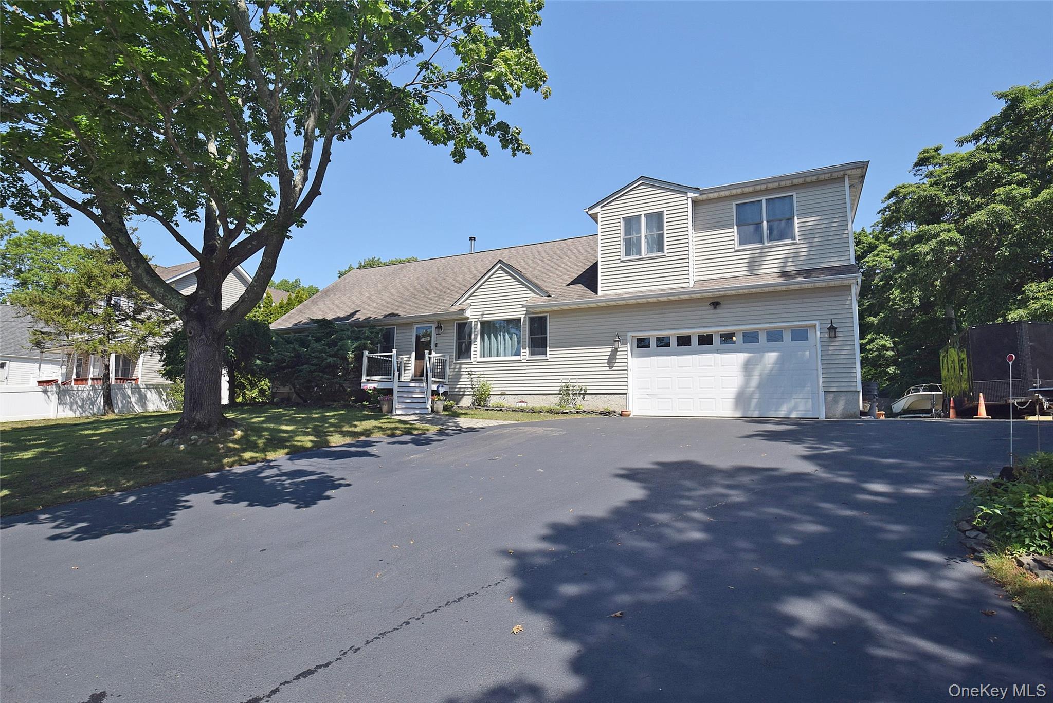 587 Johnson Avenue – For Sale