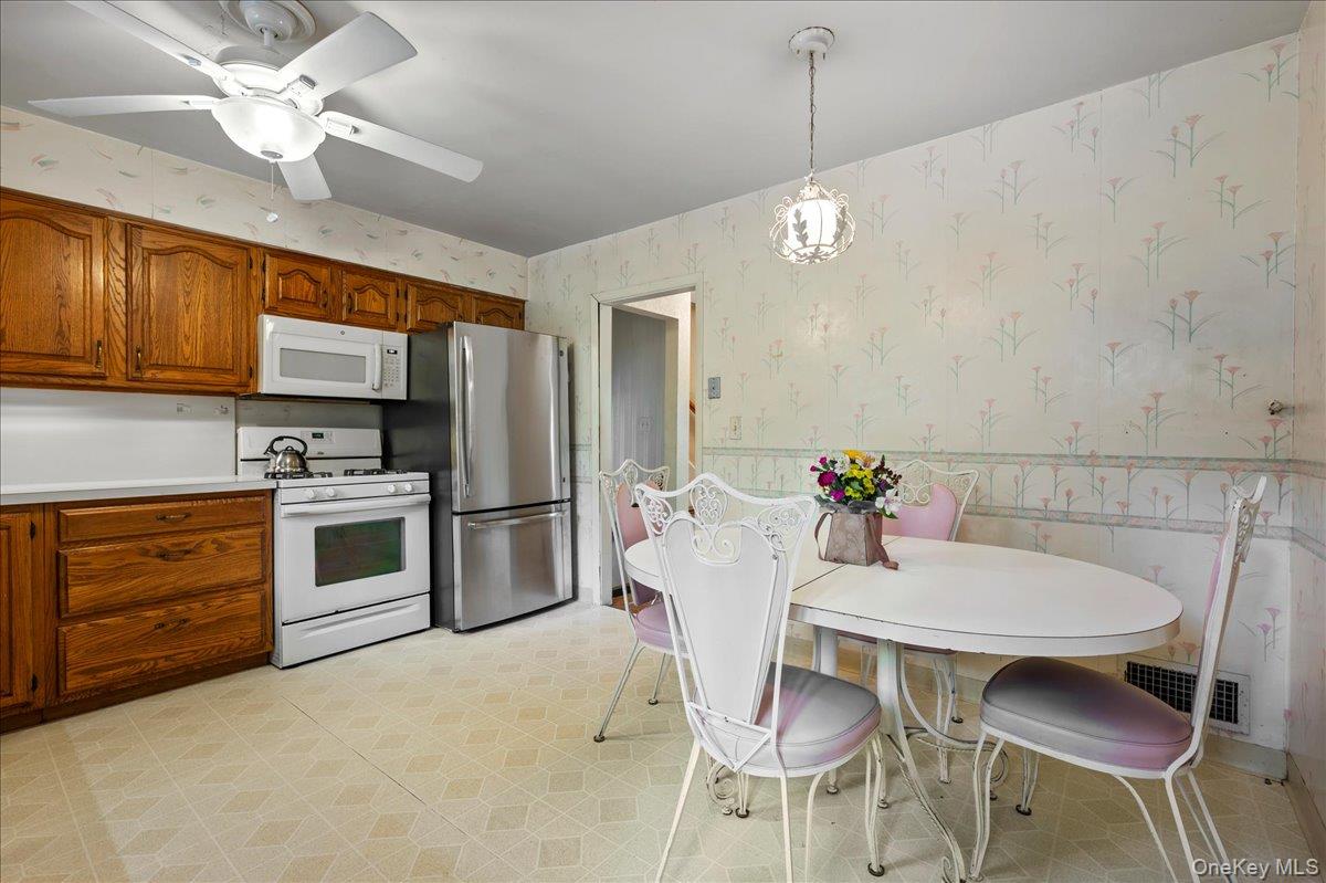 27 Meadowlark Road – For Sale photo 17