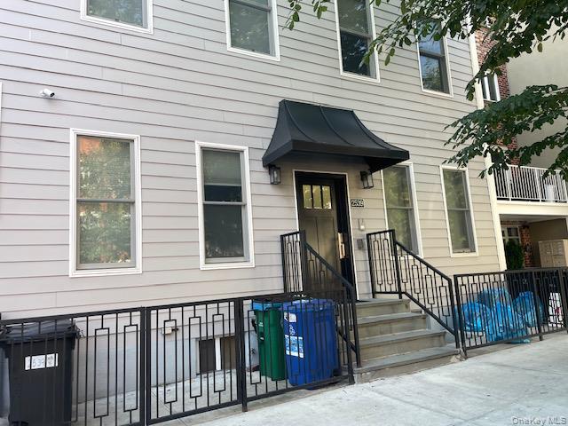 25-39-38 street – For Sale