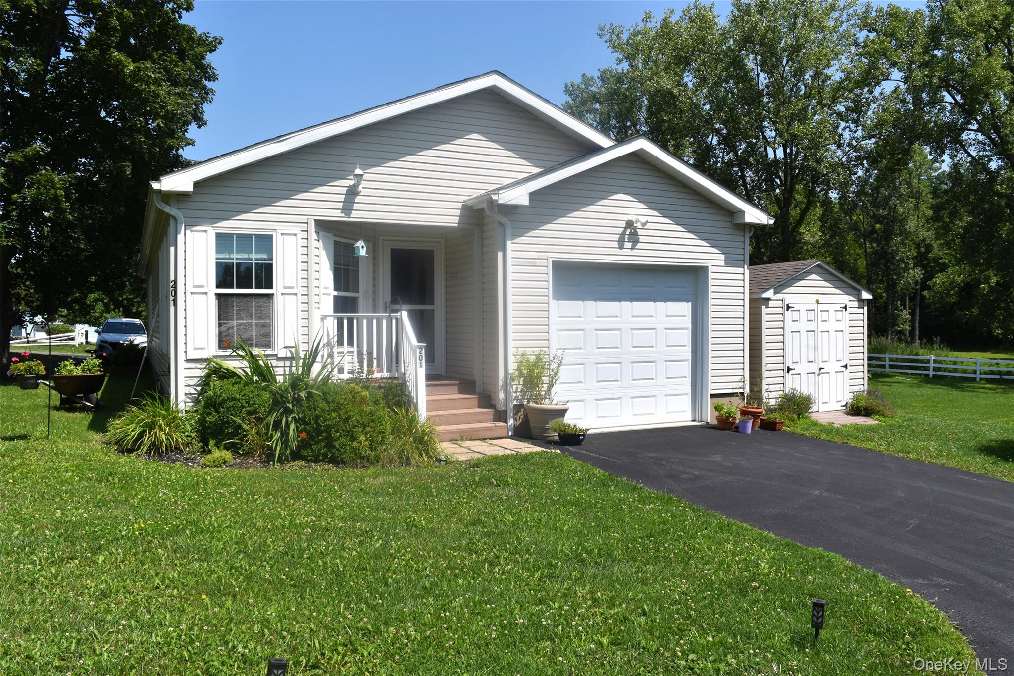 201 Brittany Terrace – For Sale photo 3