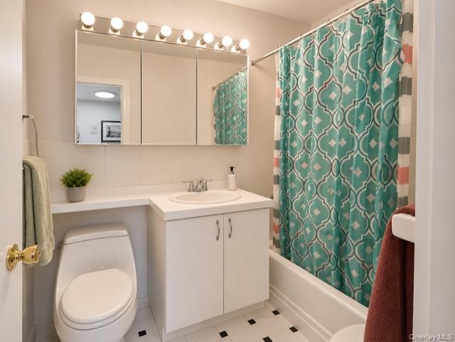 27110 Grand Central Parkway, Unit 16M photo 7