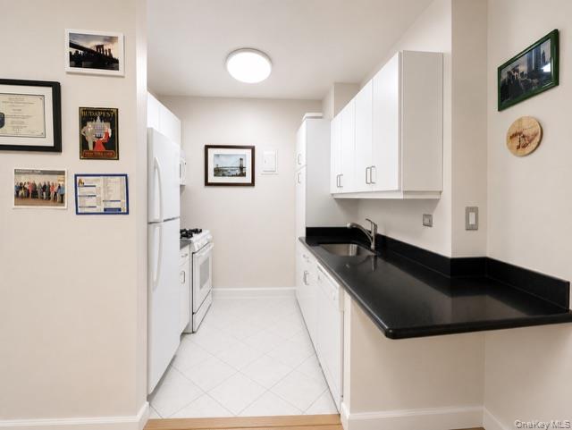 27110 Grand Central Parkway, Unit 16M photo 5