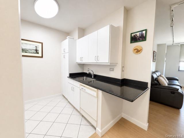 27110 Grand Central Parkway, Unit 16M photo 6