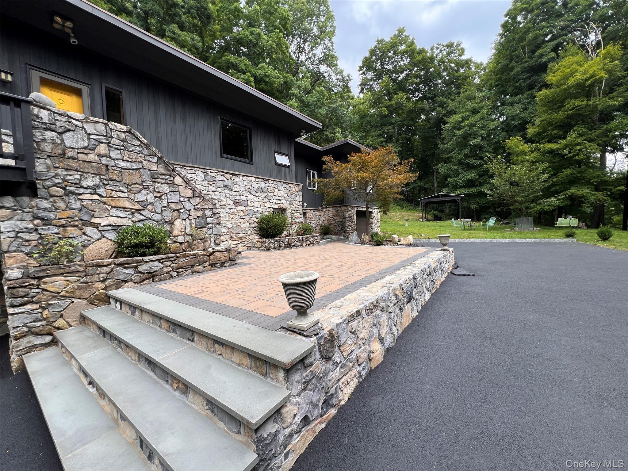 16 Briar Hill Road – For Sale photo 4