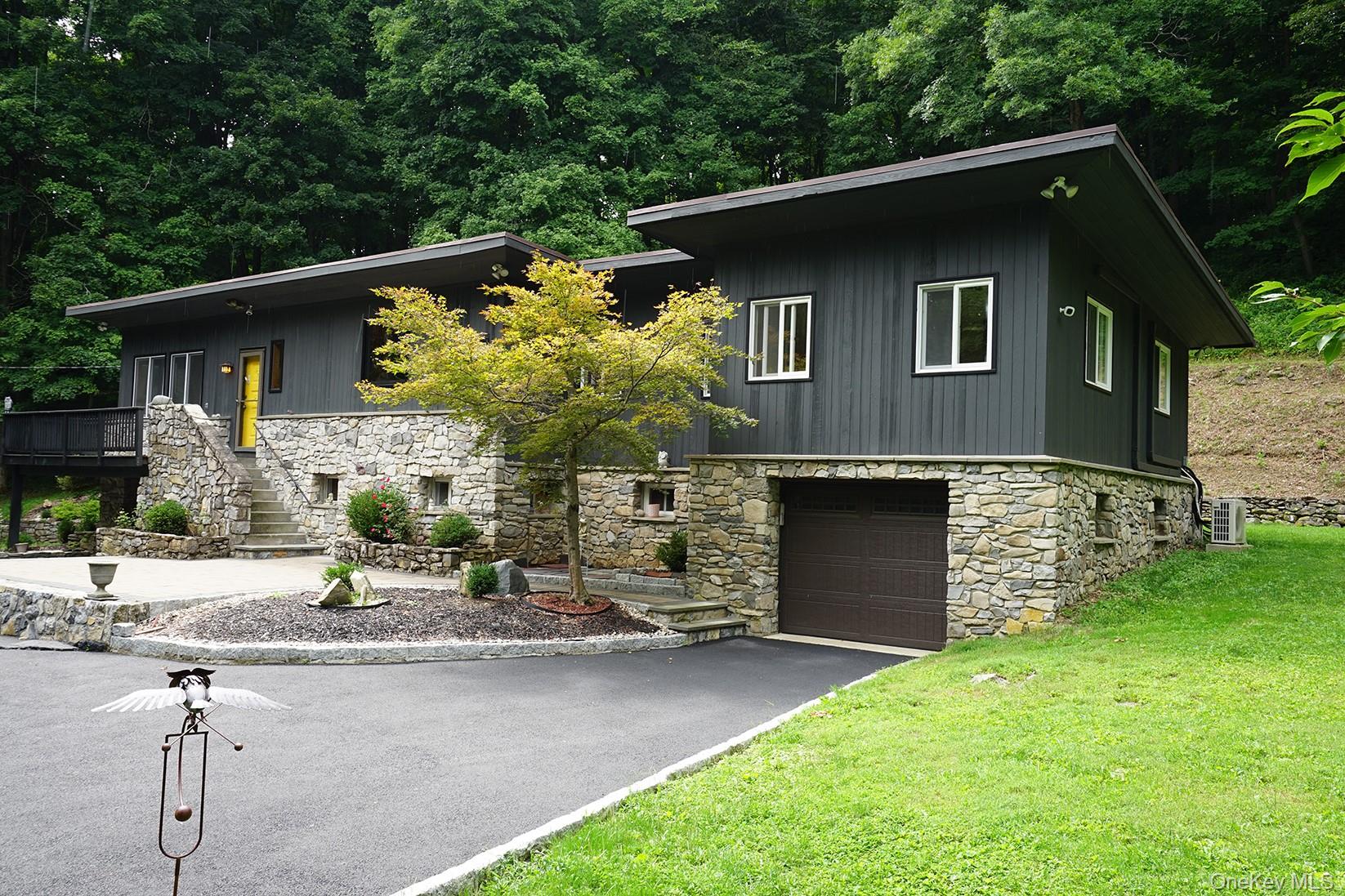 16 Briar Hill Road – For Sale photo 2