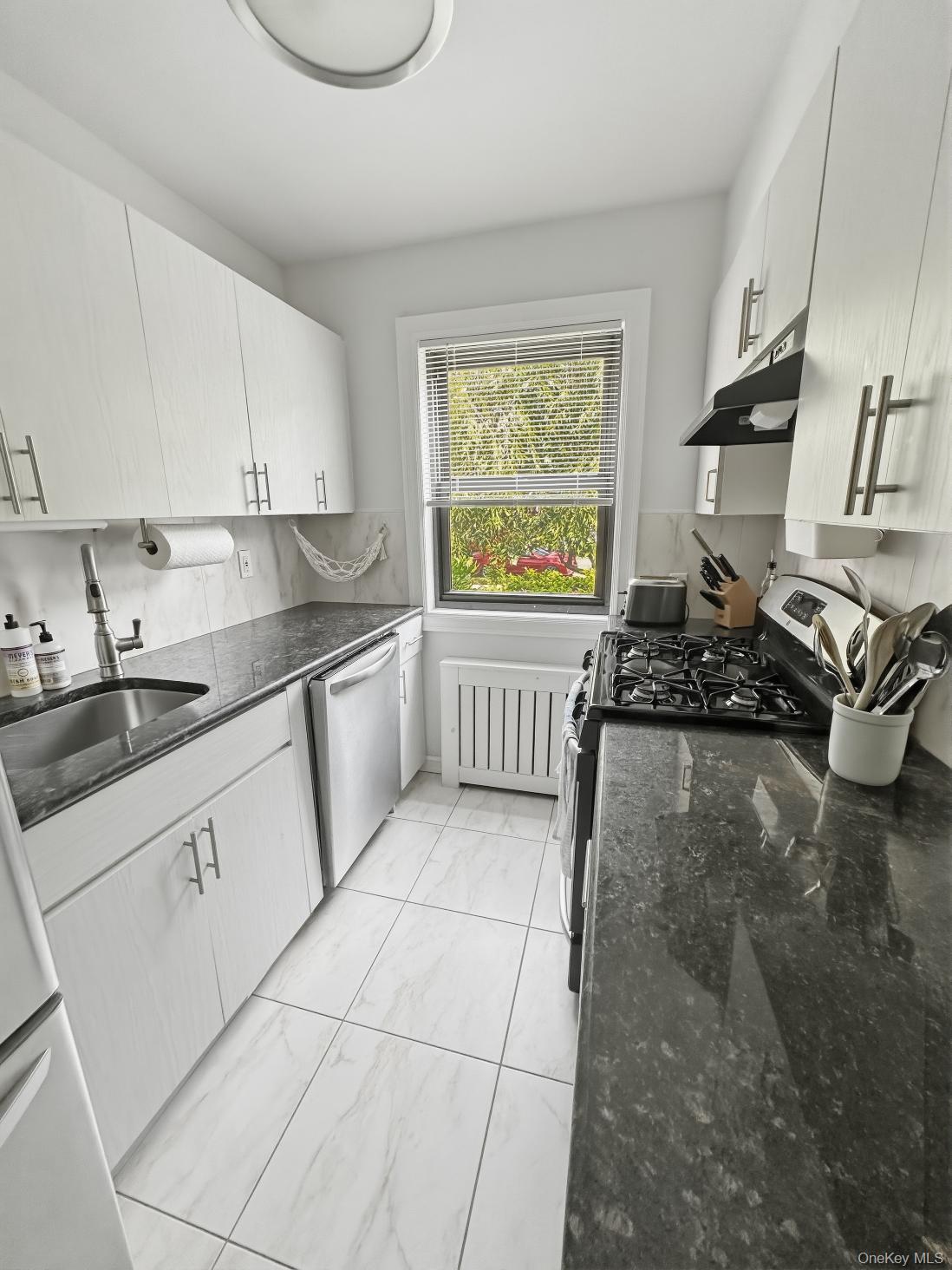 199-08 21st Avenue, Unit 1-327 photo 4