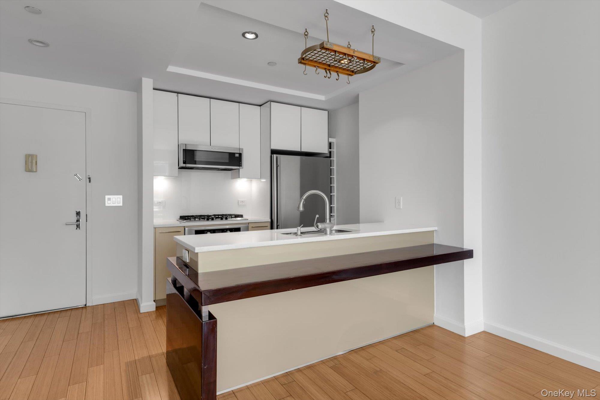 2415 Queens Plaza N, Unit 6B photo 15