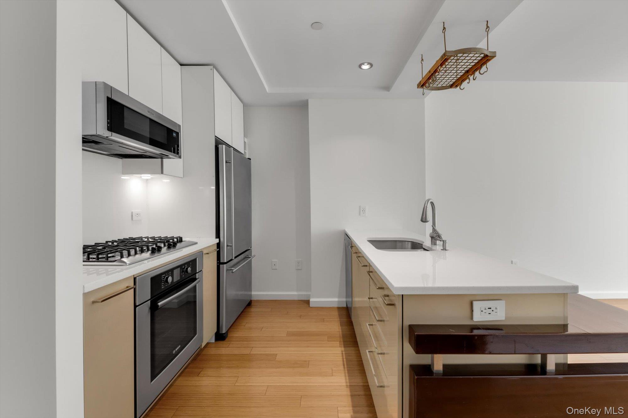 2415 Queens Plaza N, Unit 6B photo 13