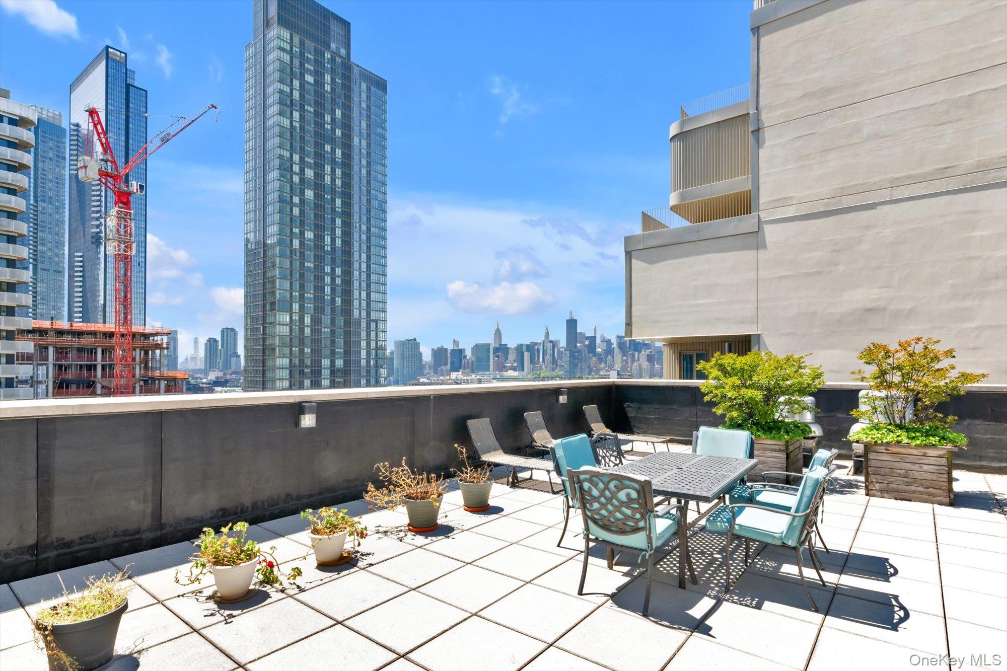 2415 Queens Plaza N, Unit 6B photo 4