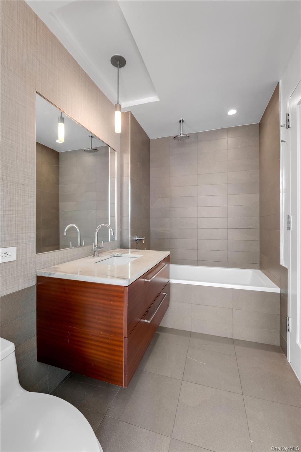 2415 Queens Plaza N, Unit 6B photo 23
