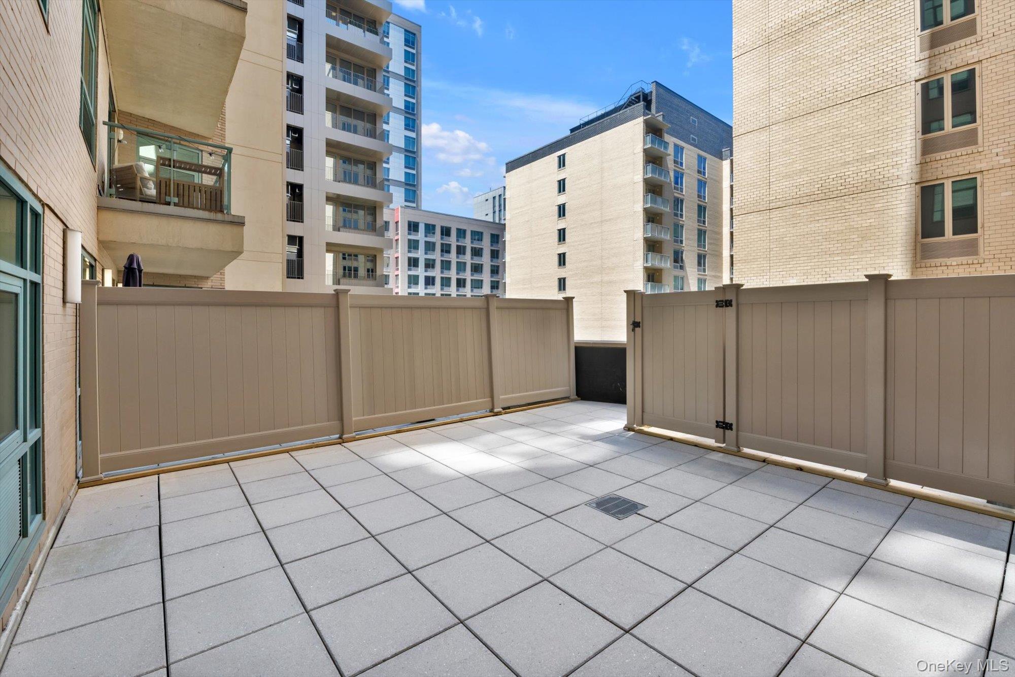 2415 Queens Plaza N, Unit 6B photo 27