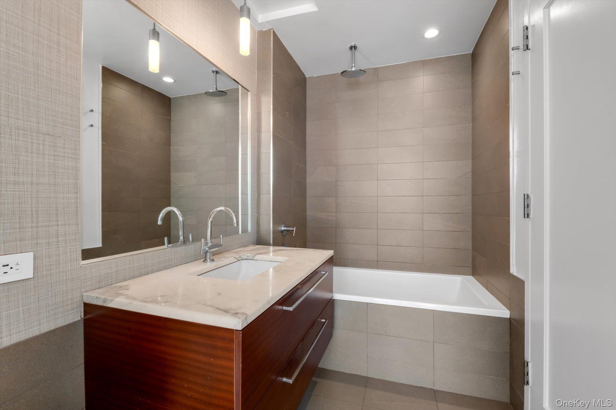 2415 Queens Plaza N, Unit 6B photo 22
