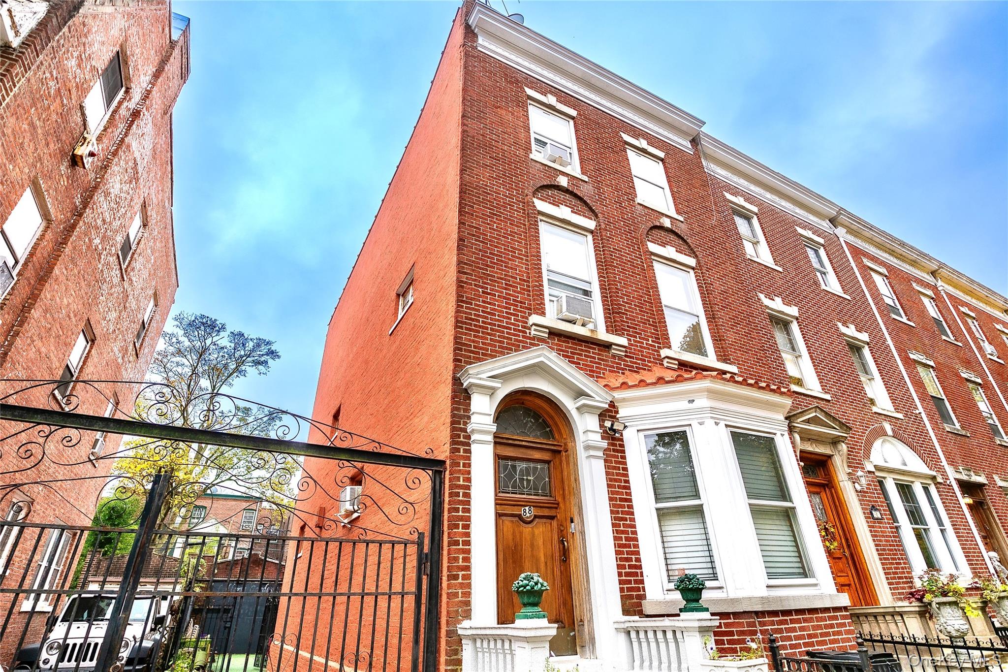 88 Midwood Street – For Sale photo 3