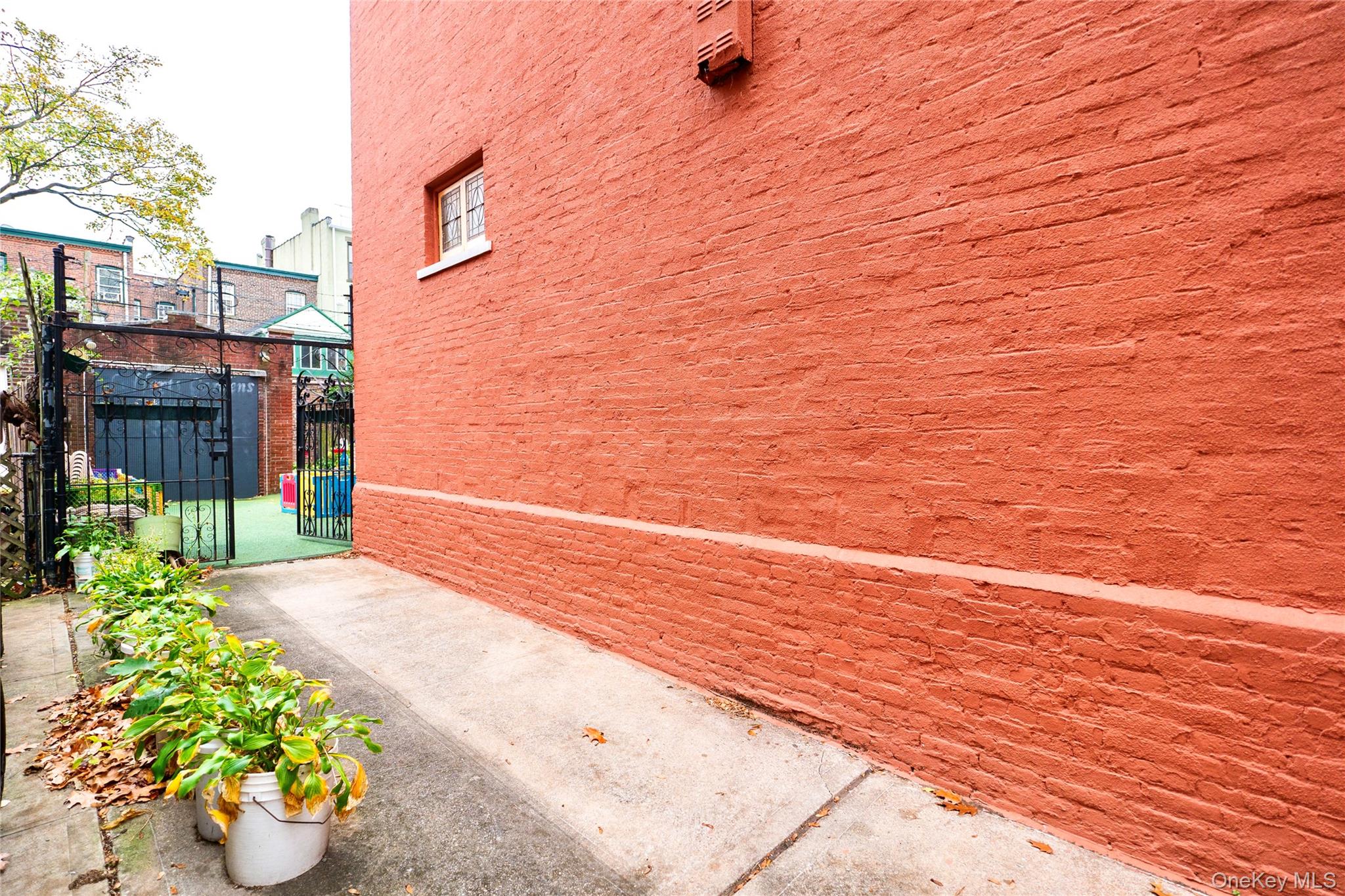 88 Midwood Street – For Sale photo 5