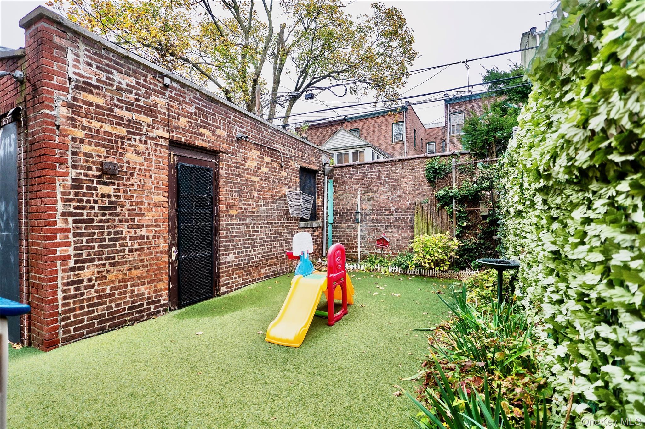 88 Midwood Street – For Sale photo 8