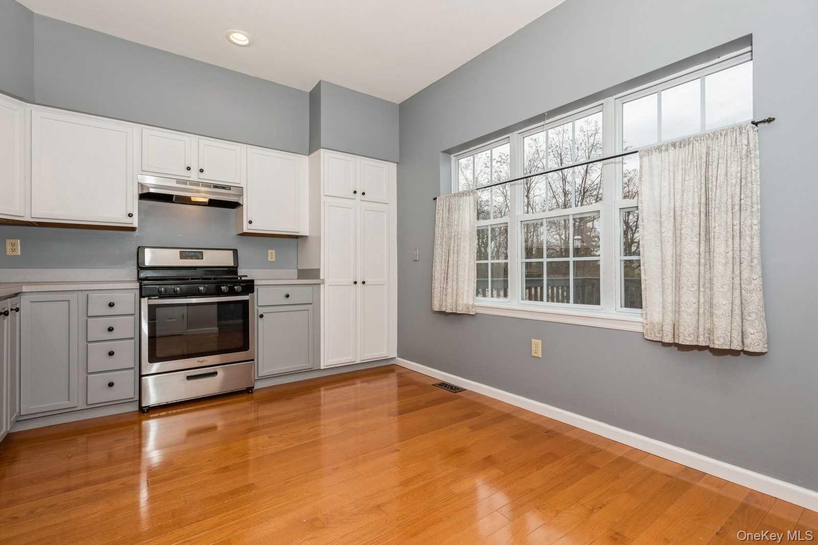 52 Schenck Avenue – For Rent photo 13