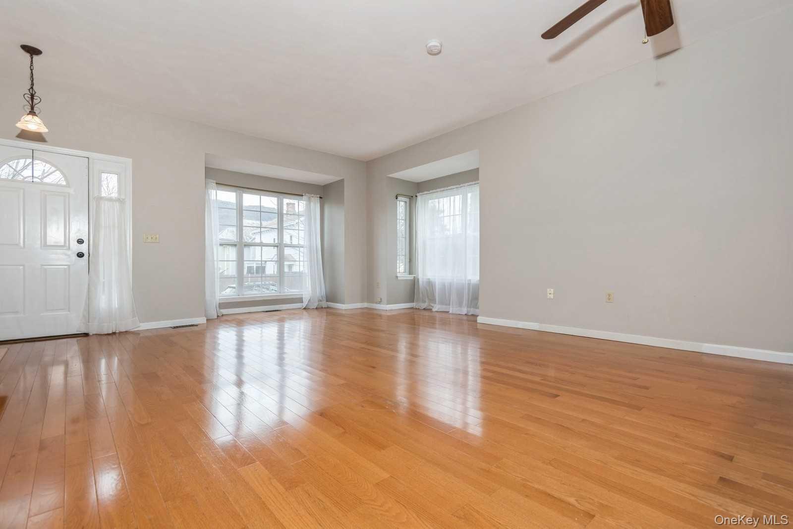 52 Schenck Avenue – For Rent photo 10