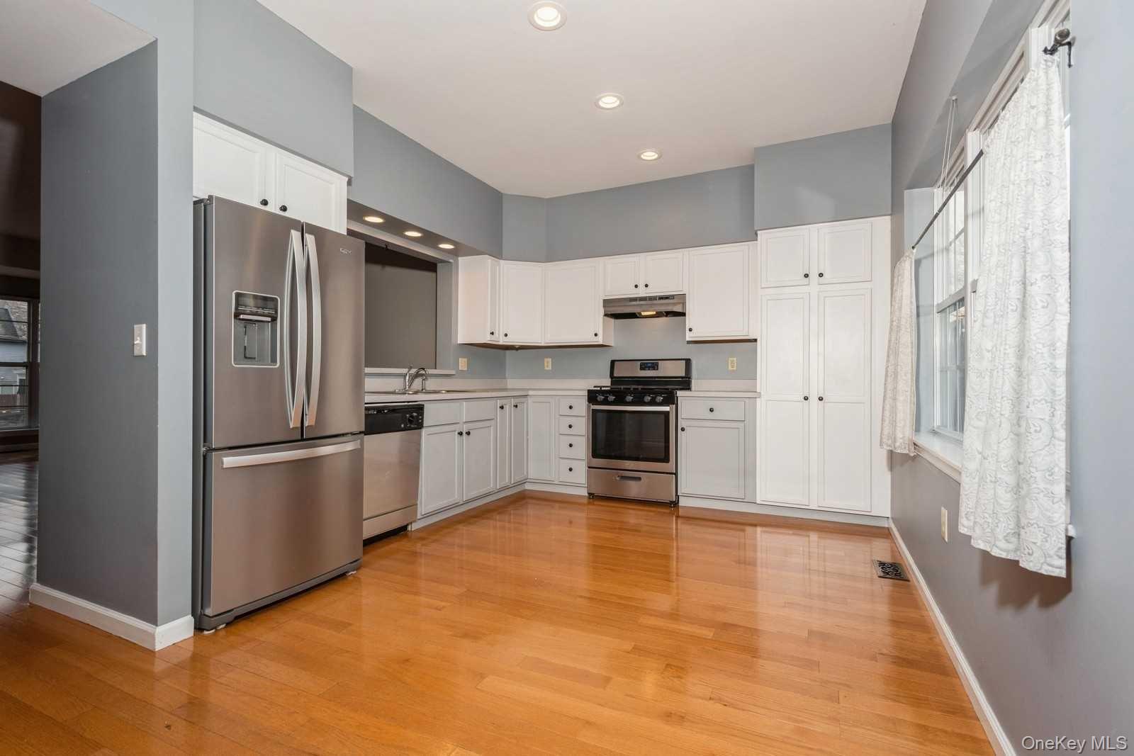 52 Schenck Avenue – For Rent photo 15