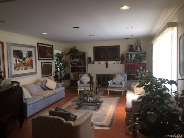 149 Lakeside Drive E – For Rent photo 2