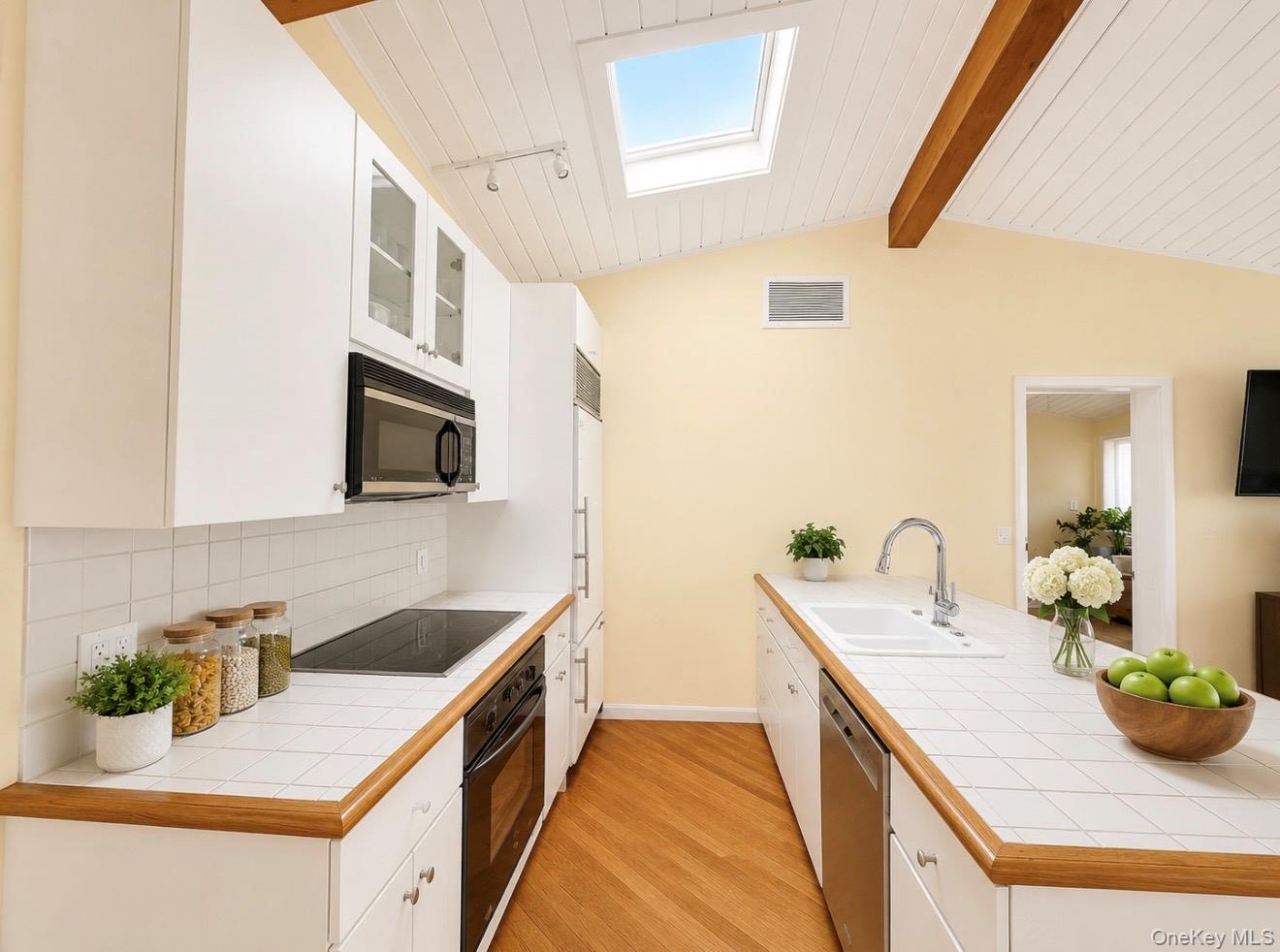 35 Library Avenue, Unit 8 R photo 8