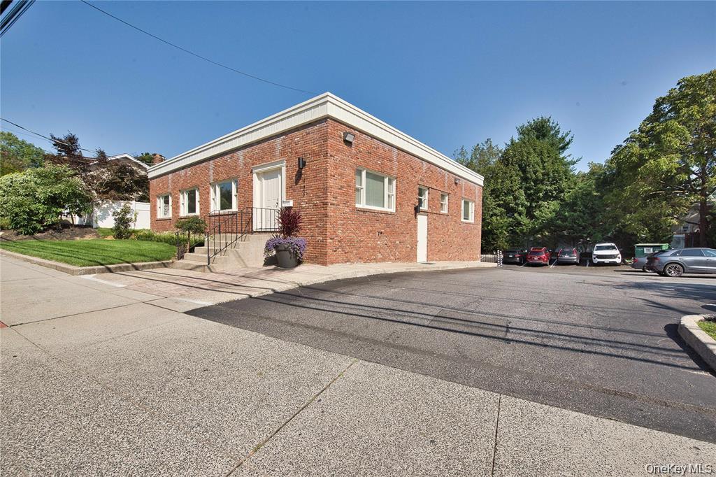121 Pulaski Road, Unit 6