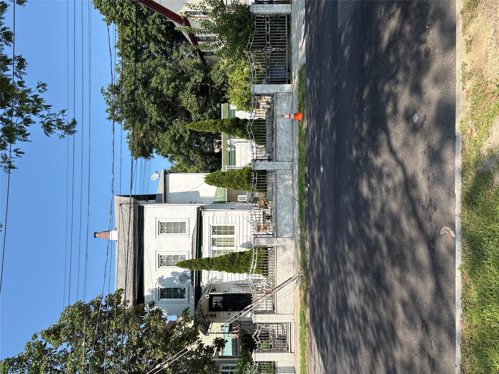 205 S 6th Avenue – For Sale
