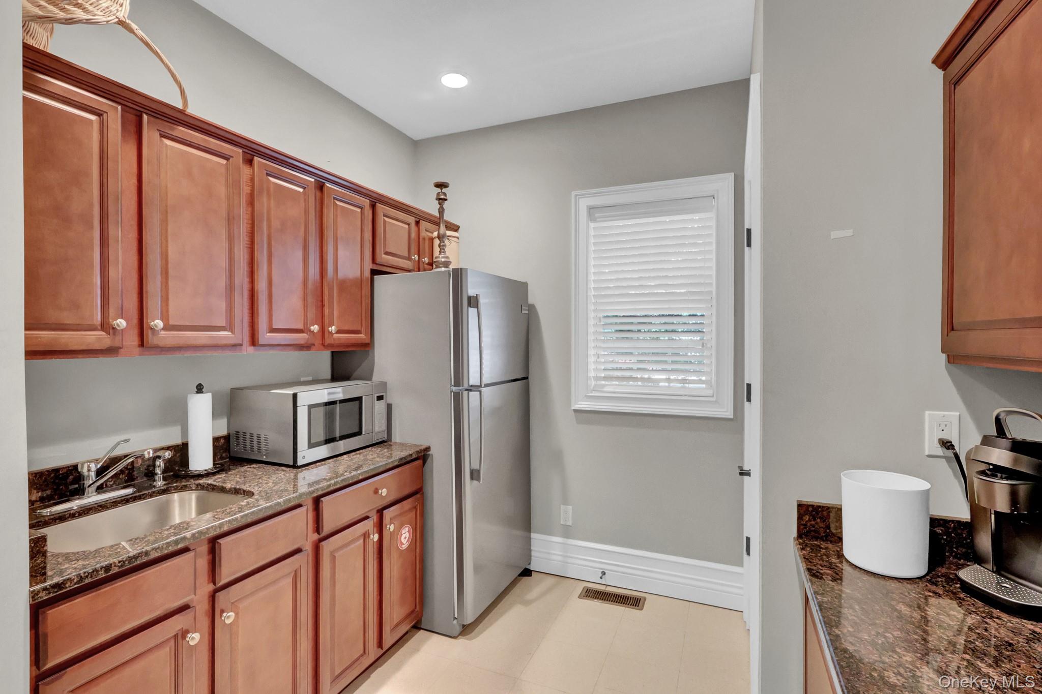 907 Main Street – For Rent photo 17