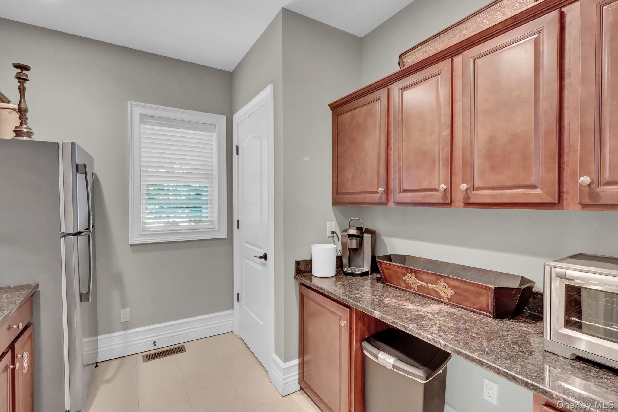 907 Main Street – For Rent photo 18