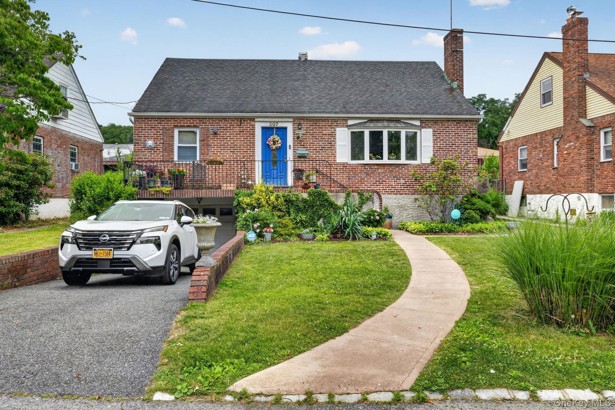 207 Clunie Avenue – For Sale