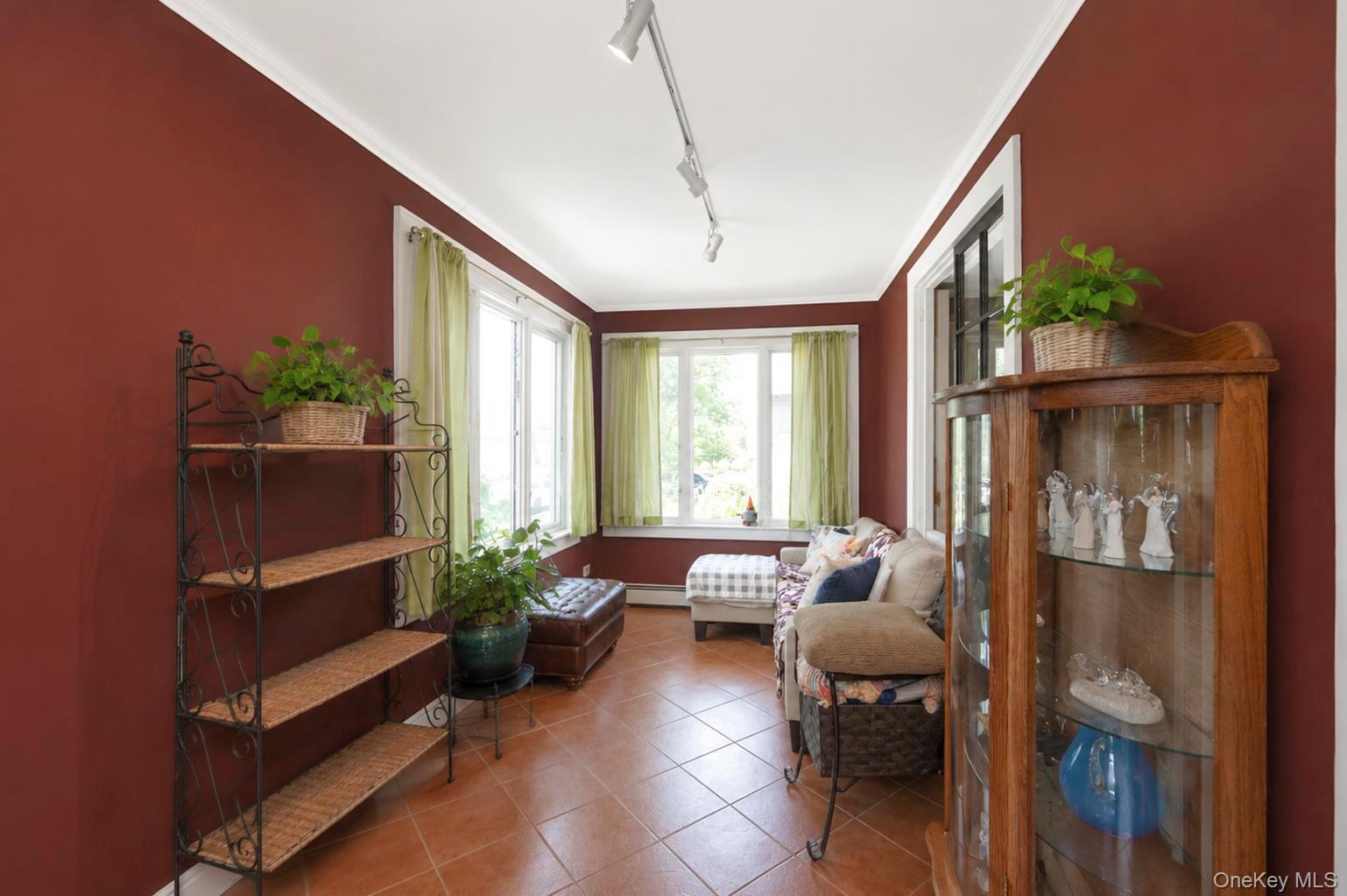 359 Roosevelt Avenue – For Sale photo 5