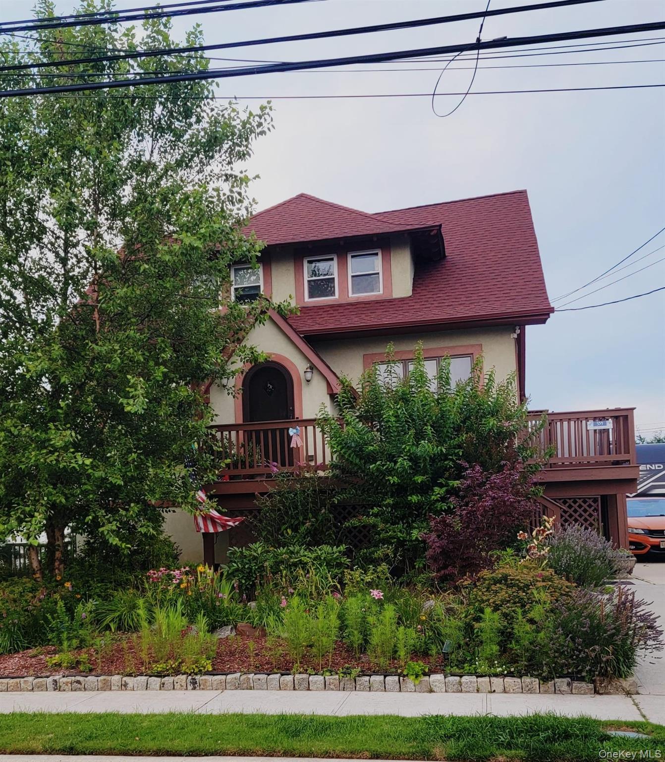 359 Roosevelt Avenue – For Sale