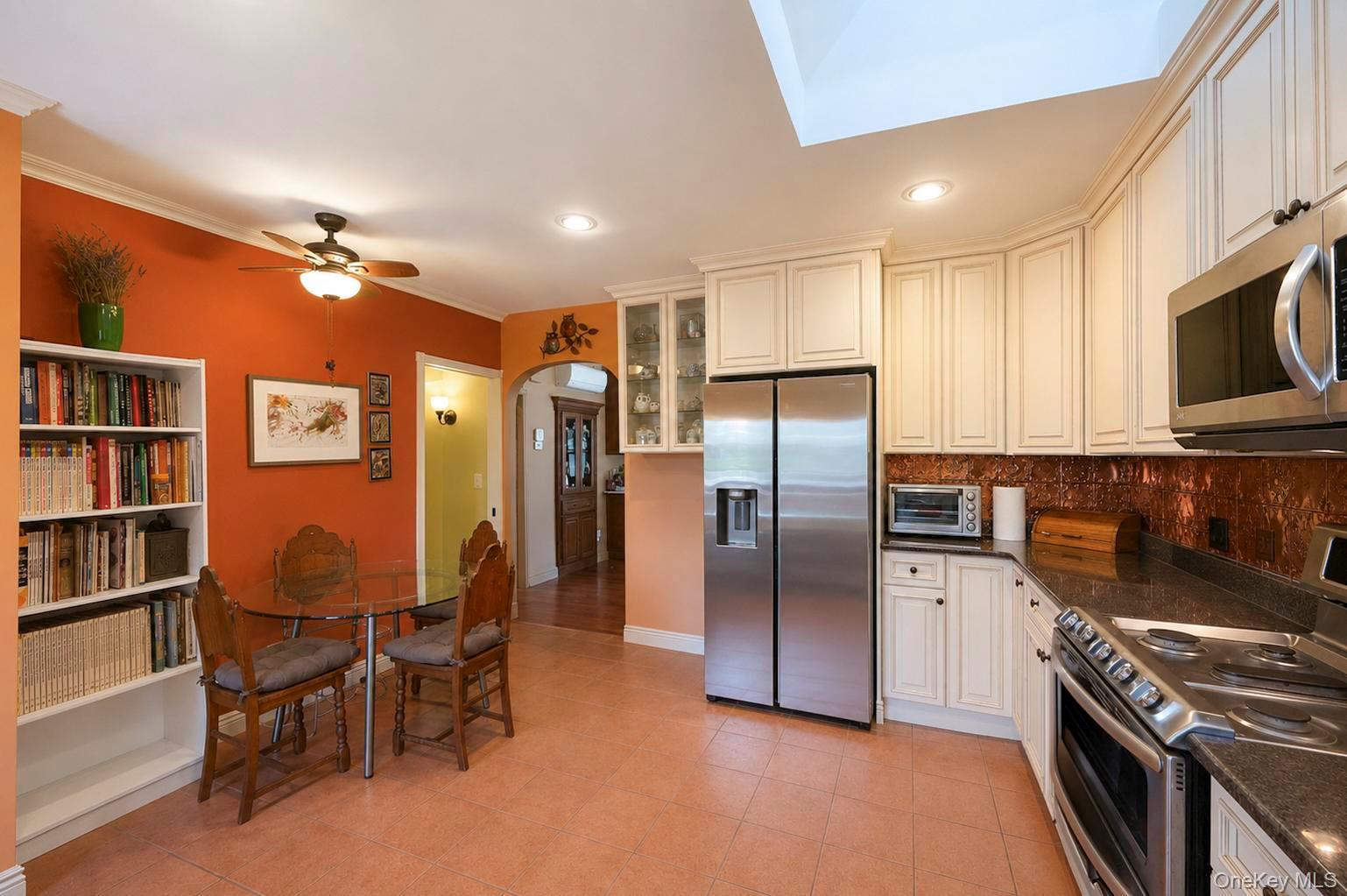 359 Roosevelt Avenue – For Sale photo 10