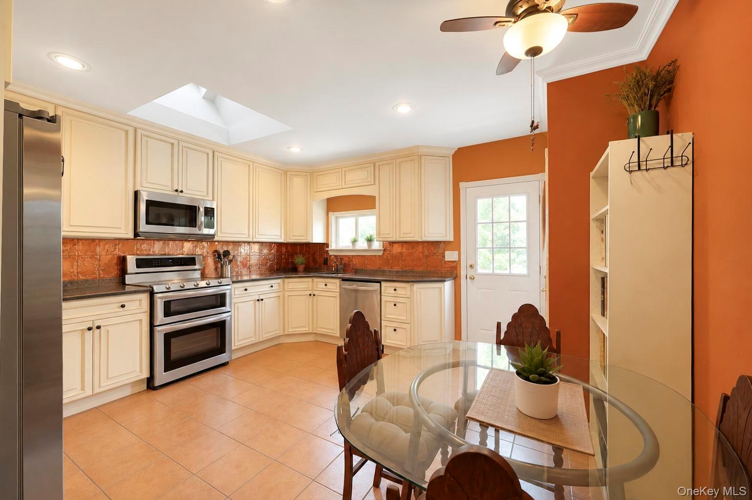 359 Roosevelt Avenue – For Sale photo 11