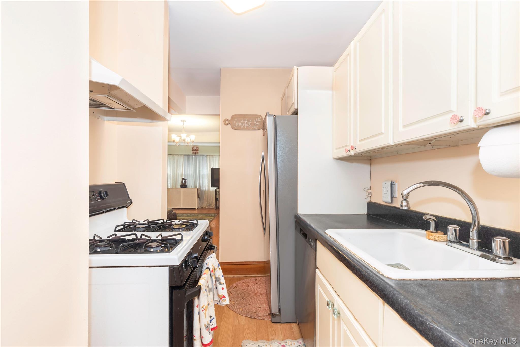 2036 Hobart Avenue – For Sale photo 3