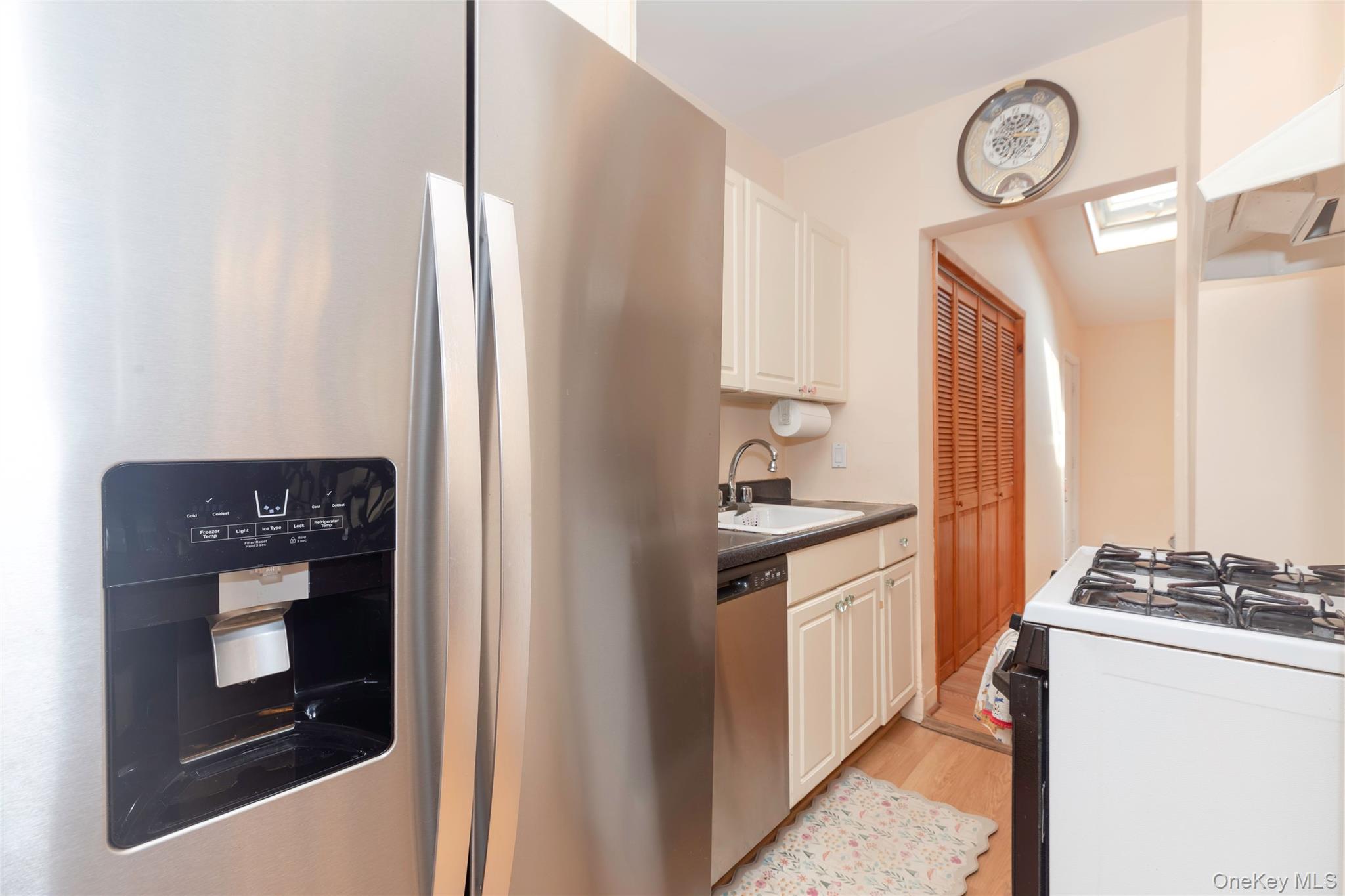 2036 Hobart Avenue – For Sale photo 4