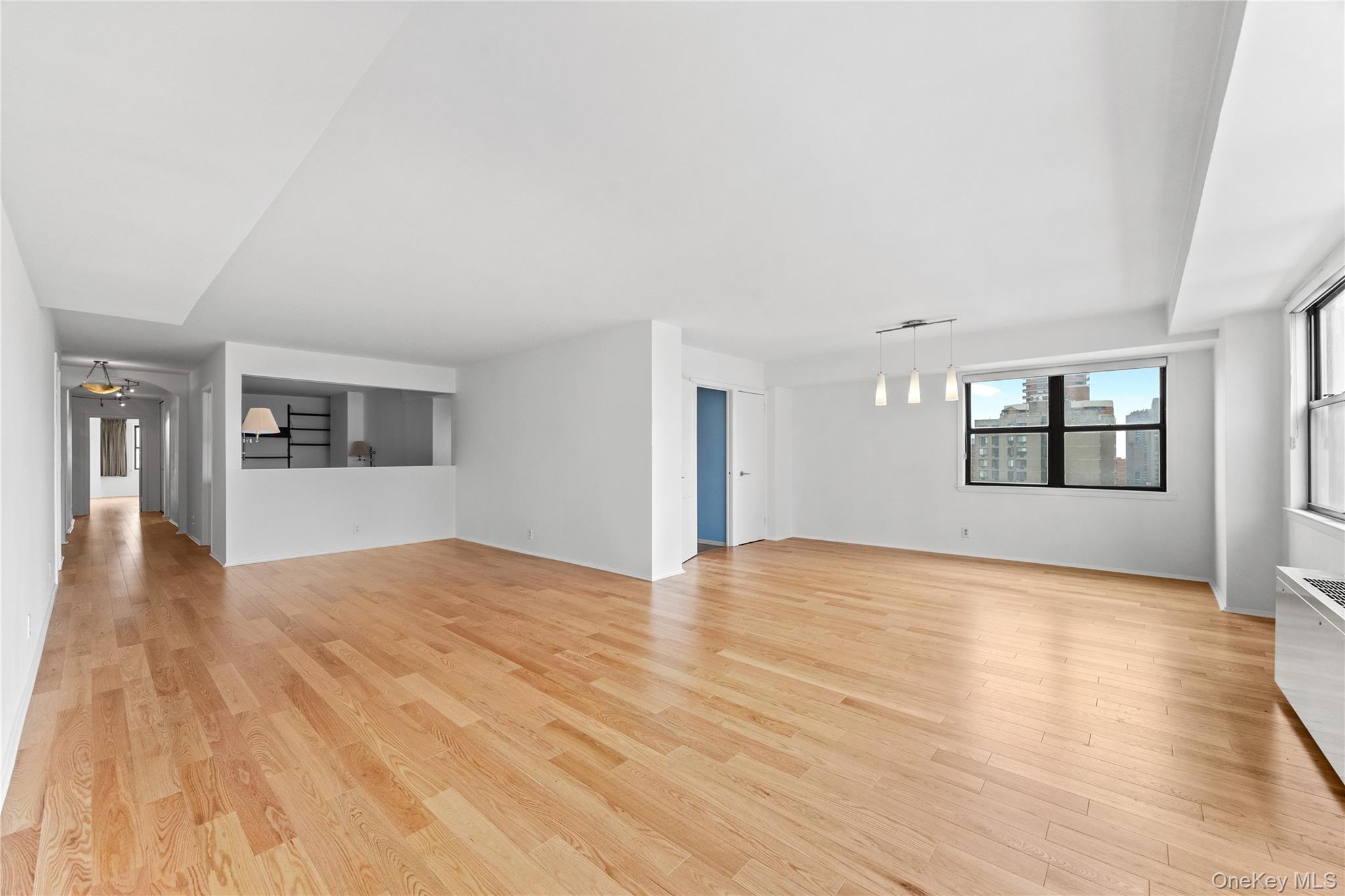 201 E 28th Street, Unit 16AB photo 2