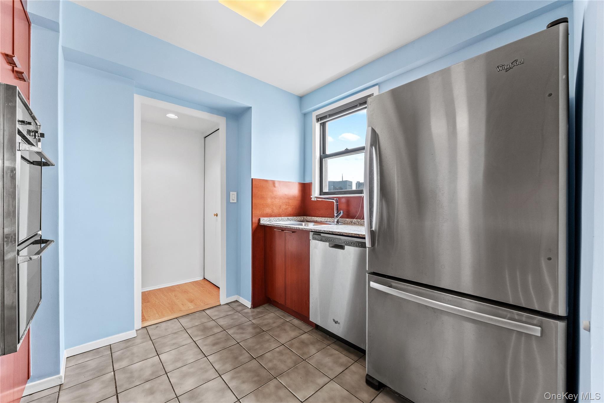201 E 28th Street, Unit 16AB photo 8