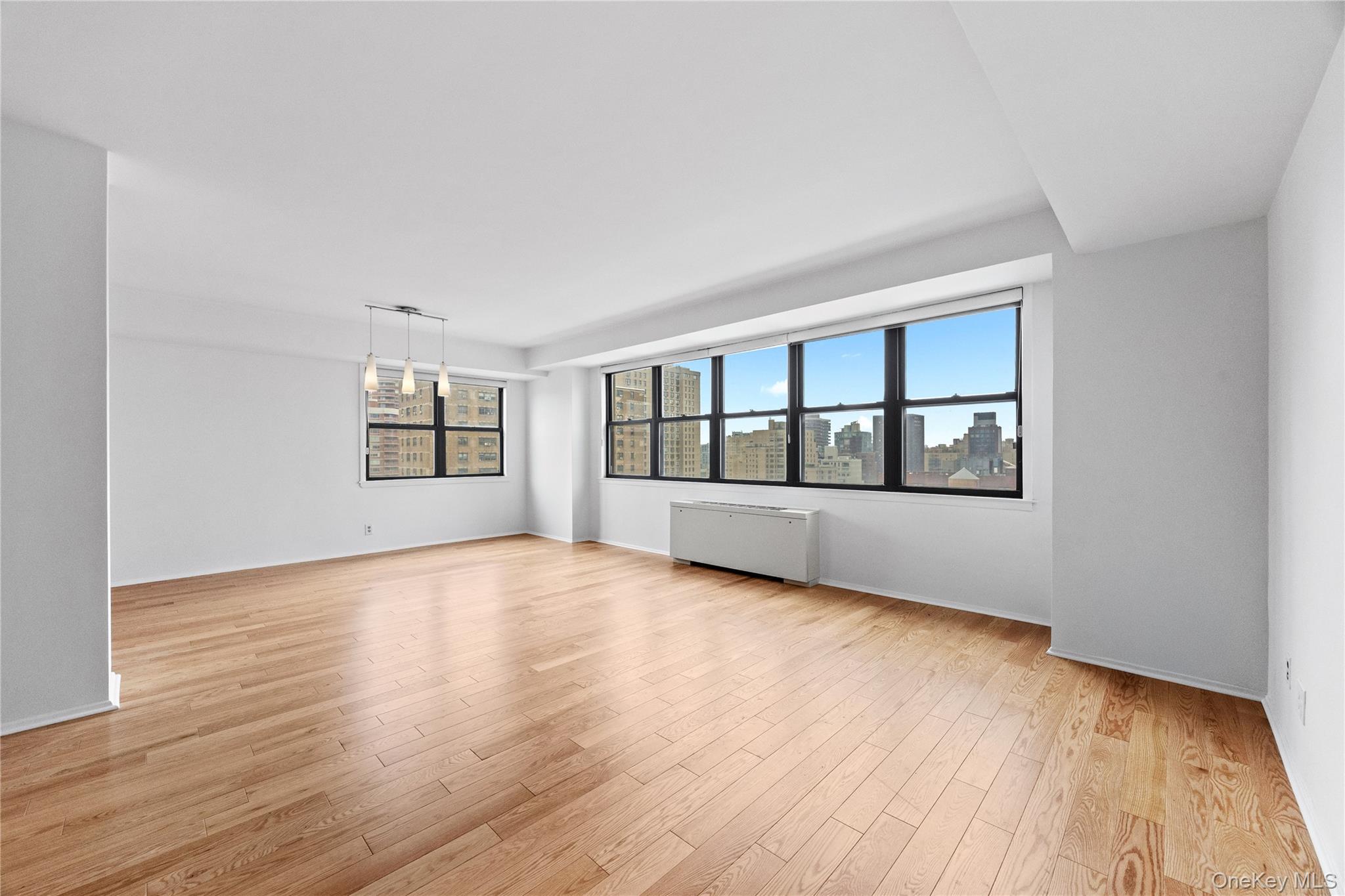 201 E 28th Street, Unit 16AB photo 3