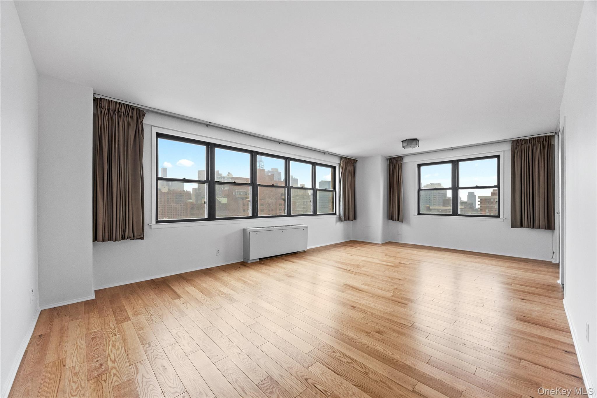 201 E 28th Street, Unit 16AB photo 11