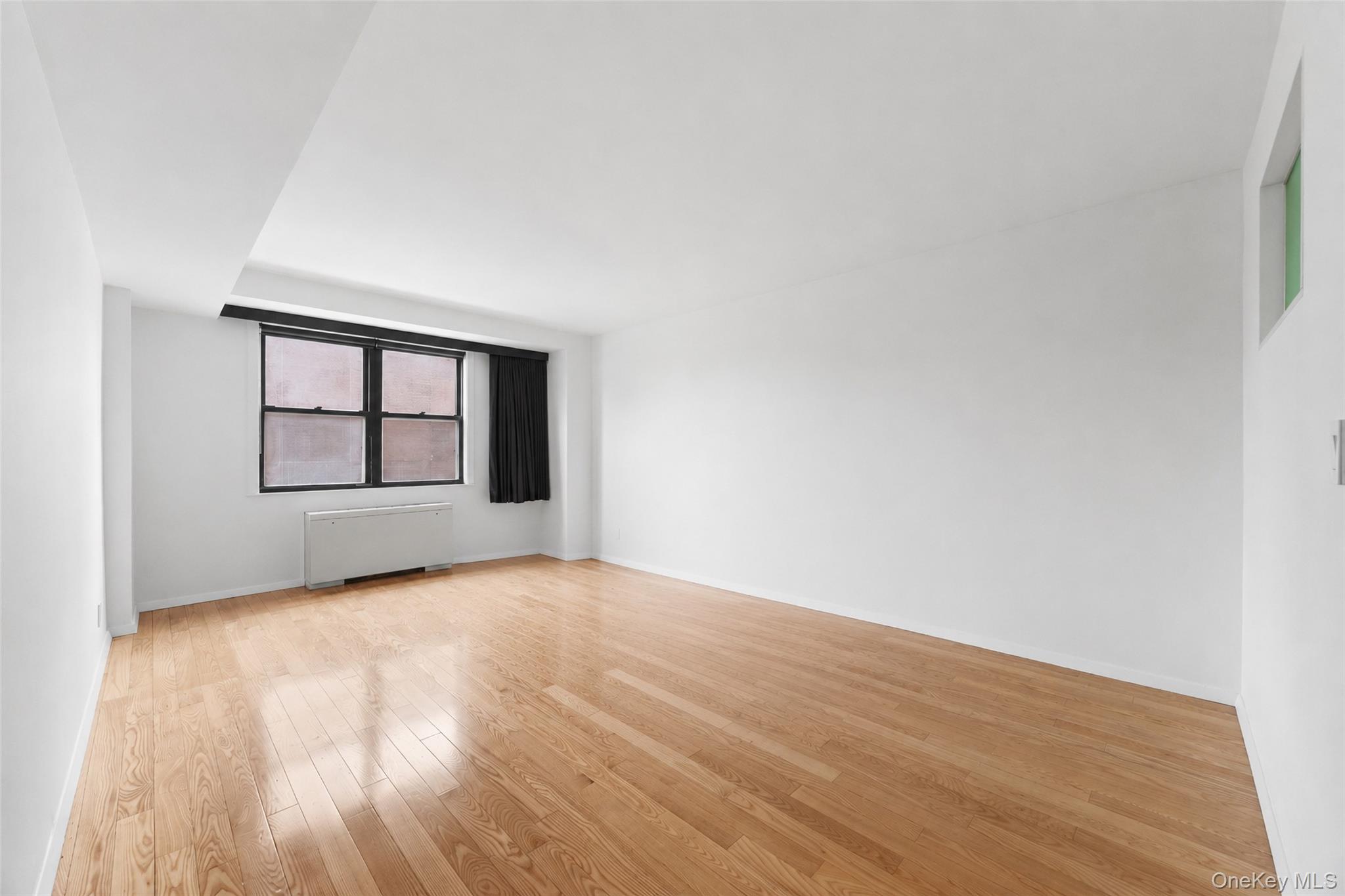 201 E 28th Street, Unit 16AB photo 20