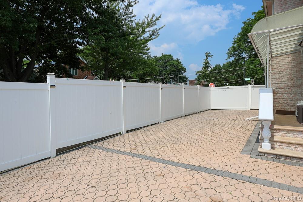 265-04 79th Avenue – For Sale photo 37